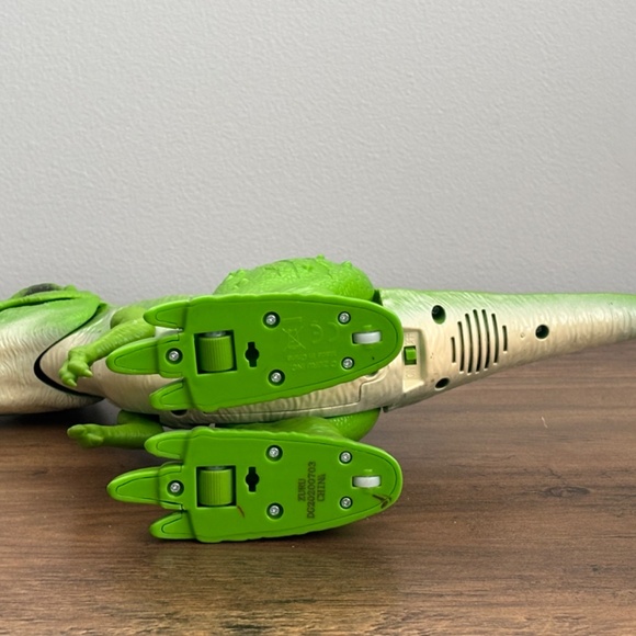 ZURU Green Robo Alive T-REX Dinosaur Robotic Pet Sounds Walking & Opens Mouth - Picture 9 of 11